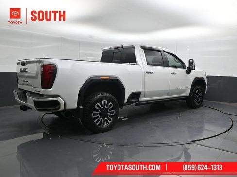 Used 2024 GMC Sierra 2500 Denali Ultimate AWD/4WD image 2
