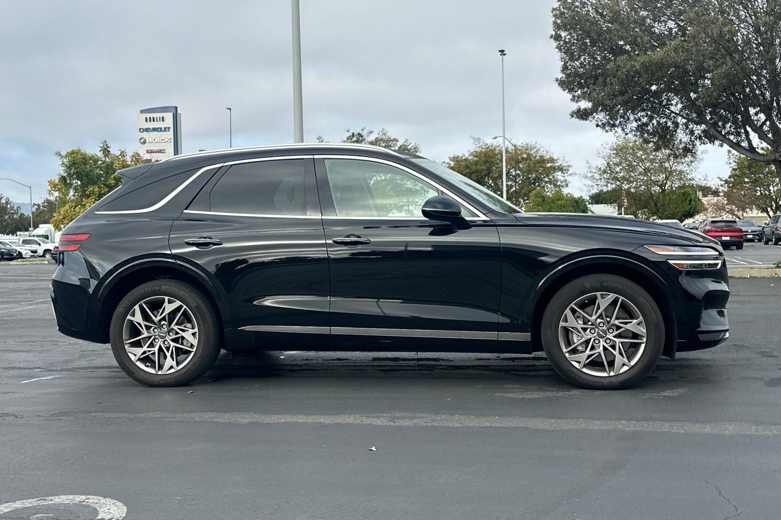 Used 2024 Genesis GV70 2.5T w/ Select Package AWD/4WD image 3