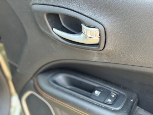 Used 2021 Jeep Compass Limited w/ Sun and Sound Group AWD/4WD image 20
