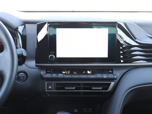 Used 2025 Toyota Camry SE image 16