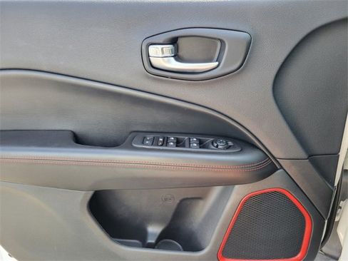 Used 2020 Jeep Compass Trailhawk image 16
