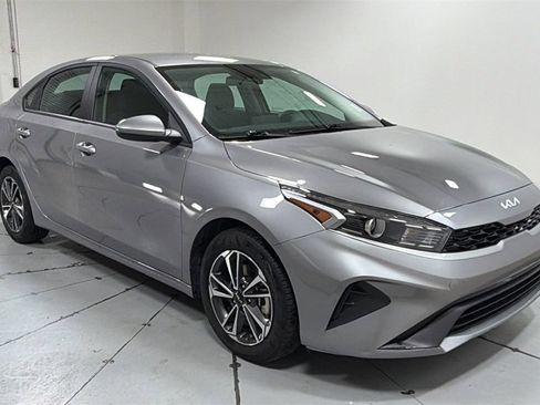 Used 2024 Kia Forte LXS image 3