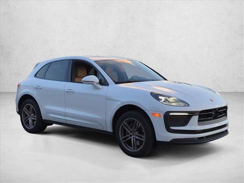 Used 2023 Porsche Macan AWD/4WD image 3