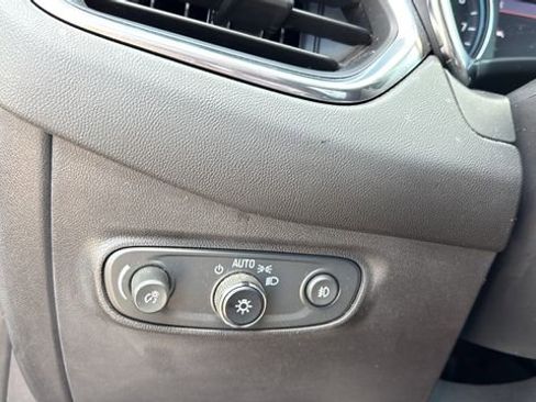 Used 2020 Chevrolet Equinox Premier image 16