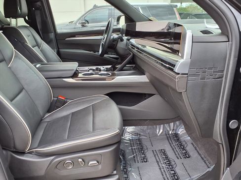 Certified 2025 Cadillac Escalade Premium Luxury image 9