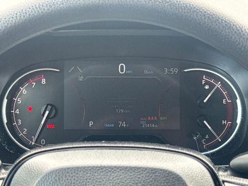 Used 2025 Toyota RAV4 XLE AWD/4WD image 16