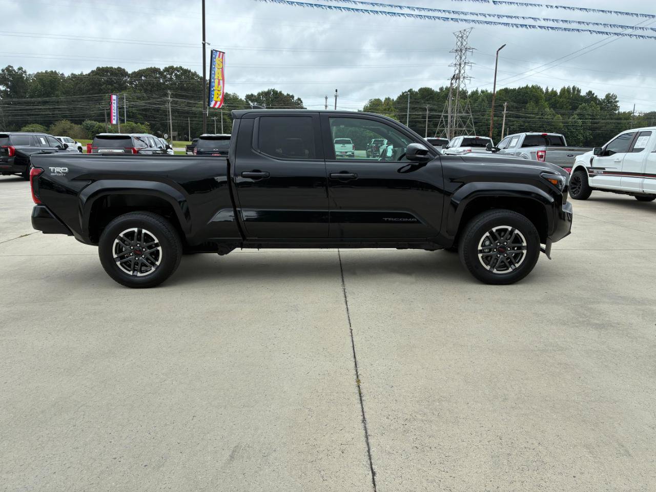 Used 2025 Toyota Tacoma TRD Sport AWD/4WD image 5