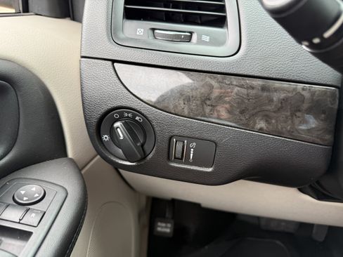 Used 2013 Dodge Grand Caravan SE FWD image 22