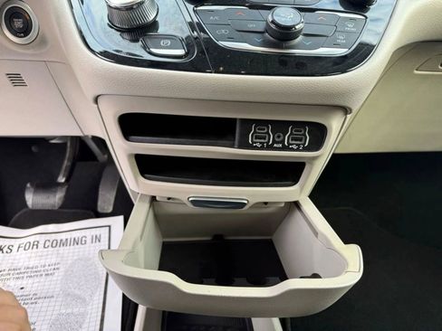 Used 2023 Chrysler Voyager LX FWD image 30