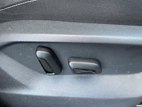 Used 2022 Volkswagen Tiguan SEL R-Line image 11