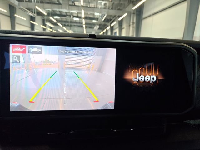 Used 2025 Jeep Gladiator Rubicon AWD/4WD image 16
