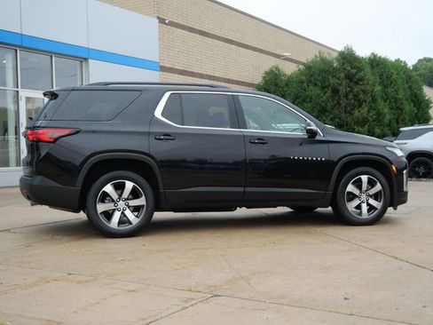 Used 2023 Chevrolet Traverse LT w/ LT Premium Package AWD/4WD image 8