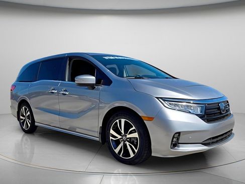 Used 2024 Honda Odyssey Touring image 9