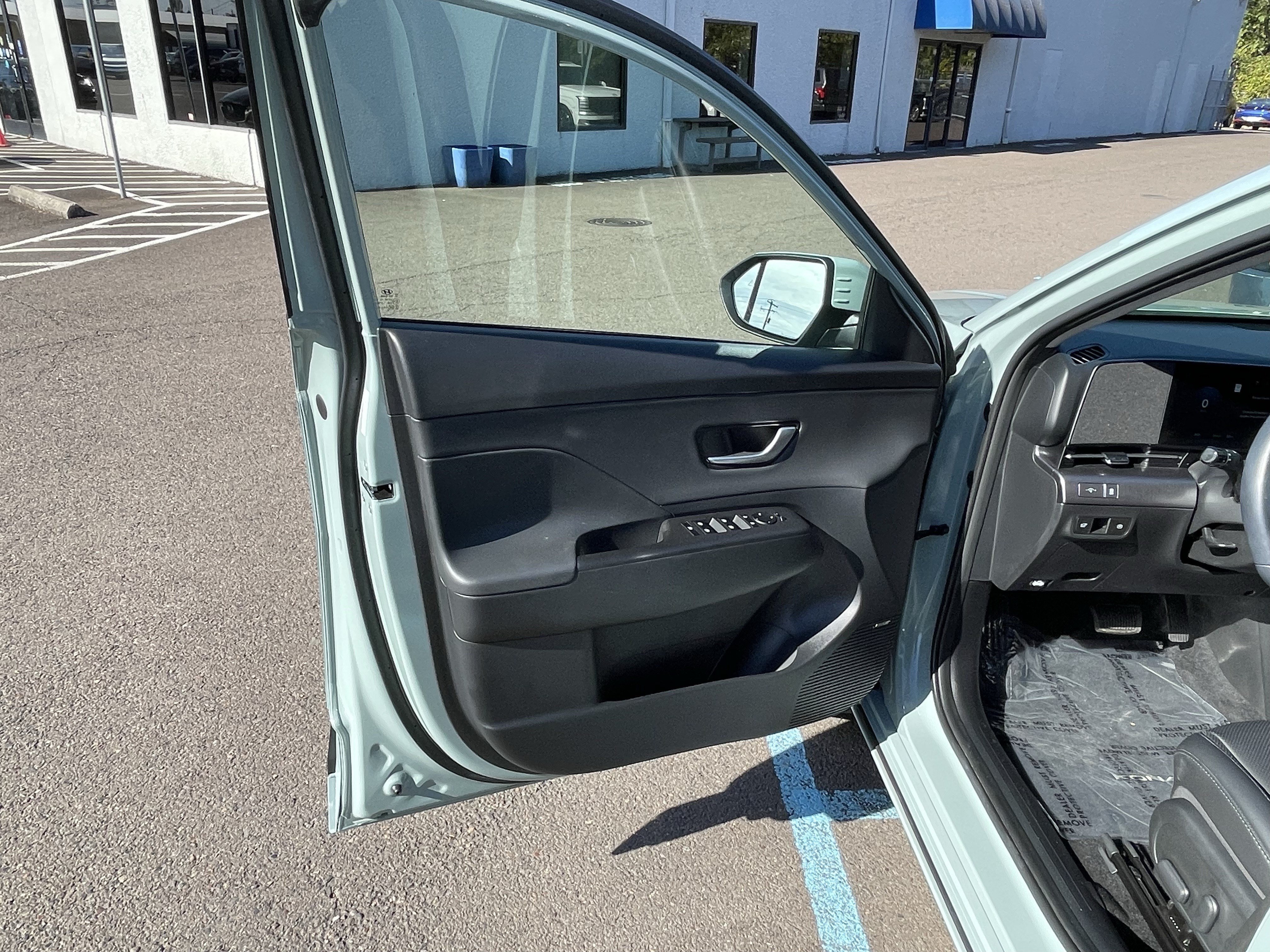 Certified 2025 Hyundai Kona Limited FWD image 17