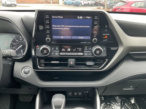 Used 2020 Toyota Highlander XLE image 20