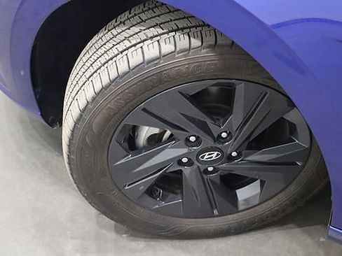 Used 2023 Hyundai Elantra SEL w/ Preferred Accessory Package image 38