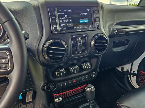 Used 2018 Jeep Wrangler Unlimited Rubicon AWD/4WD image 20