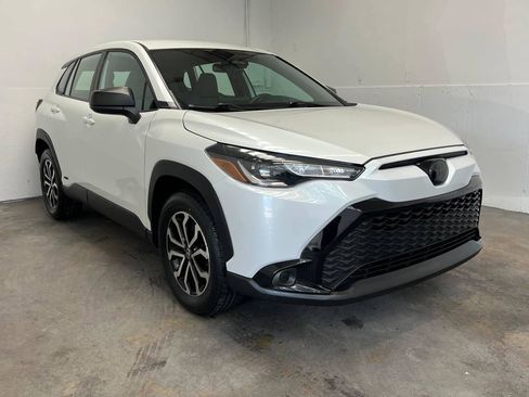 Used 2024 Toyota Corolla Cross AWD Hybrid image 3