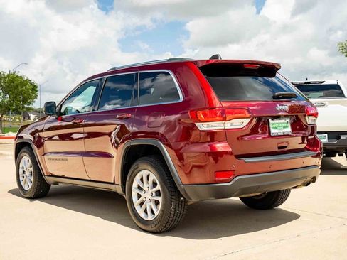 Used 2021 Jeep Grand Cherokee Laredo RWD image 3
