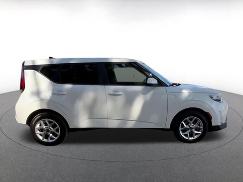 Used 2025 Kia Soul LX w/ LX Technology Package FWD image 16