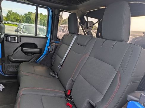Used 2022 Jeep Wrangler Unlimited Rubicon w/ Xtreme Recon 35" Tire Package AWD/4WD image 29