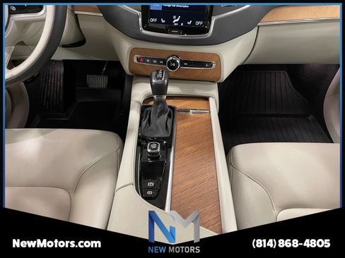Used 2022 Volvo XC90 T6 Momentum w/ Climate Package AWD/4WD image 11