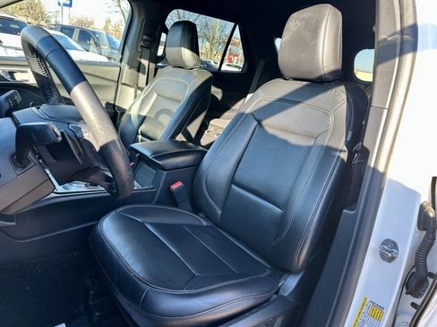 Used 2020 Ford Explorer XLT w/ Equipment Group 202A image 13