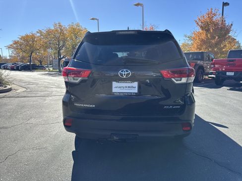 Used 2018 Toyota Highlander XLE image 7
