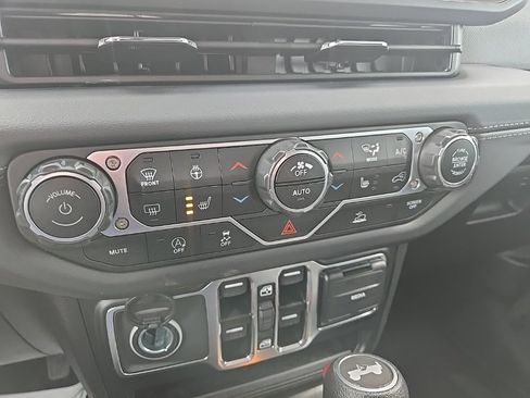 Used 2024 Jeep Wrangler Sahara w/ Technology Group image 59