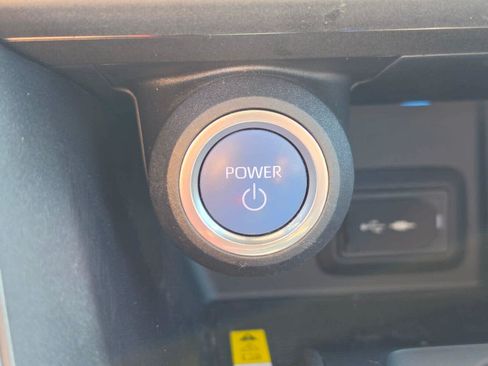 Used 2021 Toyota Venza LE w/ Carpet Mat Package (TMS) AWD/4WD image 29