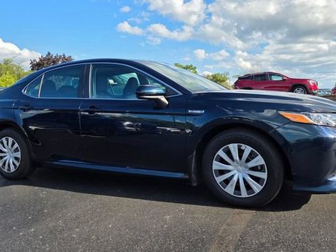 Used 2018 Toyota Camry LE FWD image 3