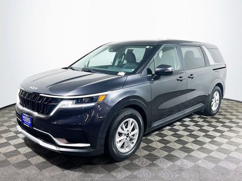 Used 2024 Kia Carnival LX FWD image 3