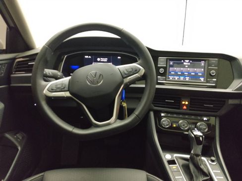 Used 2024 Volkswagen Jetta SE w/ Panoramic Sunroof Package image 22