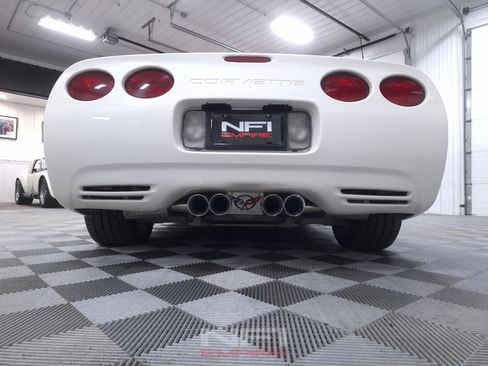 Used 2001 Chevrolet Corvette Coupe w/ Preferred Equipment Group2 RWD image 63