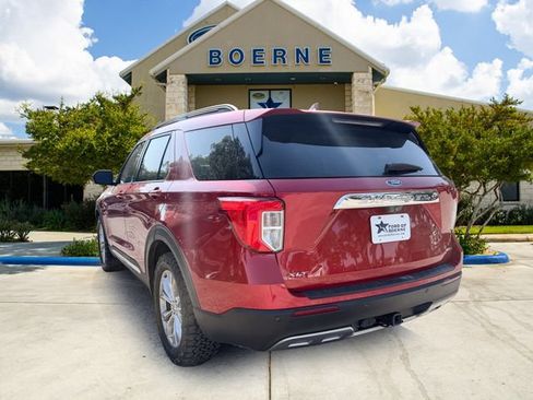 Used 2020 Ford Explorer XLT w/ Equipment Group 202A AWD/4WD image 3