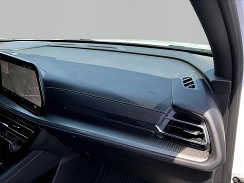 Used 2026 Chevrolet Traverse LT w/ LPO, Floor Liner Package FWD image 27