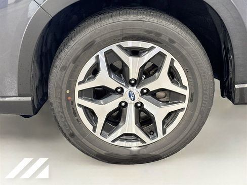 Used 2023 Subaru Forester Premium AWD/4WD image 32