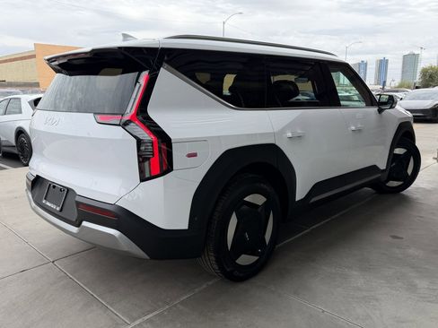 Used 2026 Kia EV9 Wind image 4