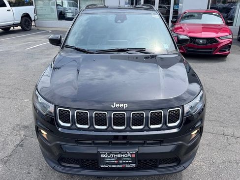 Used 2023 Jeep Compass Latitude w/ Convenience Group AWD/4WD image 2