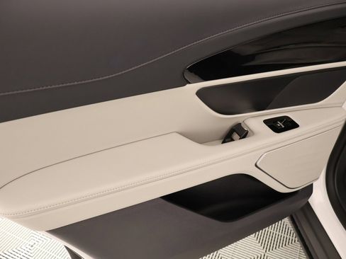 New 2026 Lincoln Nautilus Premier image 16