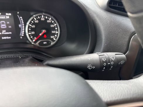 Used 2021 Jeep Renegade Sport image 52