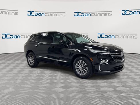 Used 2023 Buick Enclave Essence FWD image 2