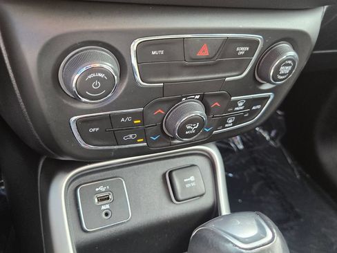 Used 2021 Jeep Compass Latitude FWD image 21