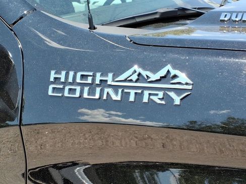 Used 2025 Chevrolet Silverado 1500 High Country w/ High Country Premium Package AWD/4WD image 9