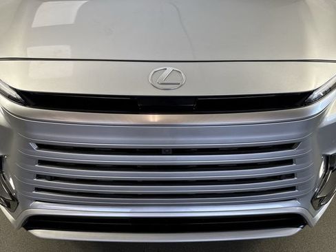 Used 2025 Lexus TX 500h AWD w/ Technology Package image 29