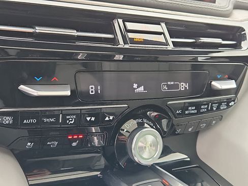 Certified 2025 Acura MDX SH-AWD w/ Advance Package image 18