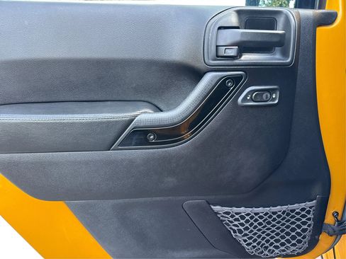 Used 2014 Jeep Wrangler Unlimited Sahara image 9