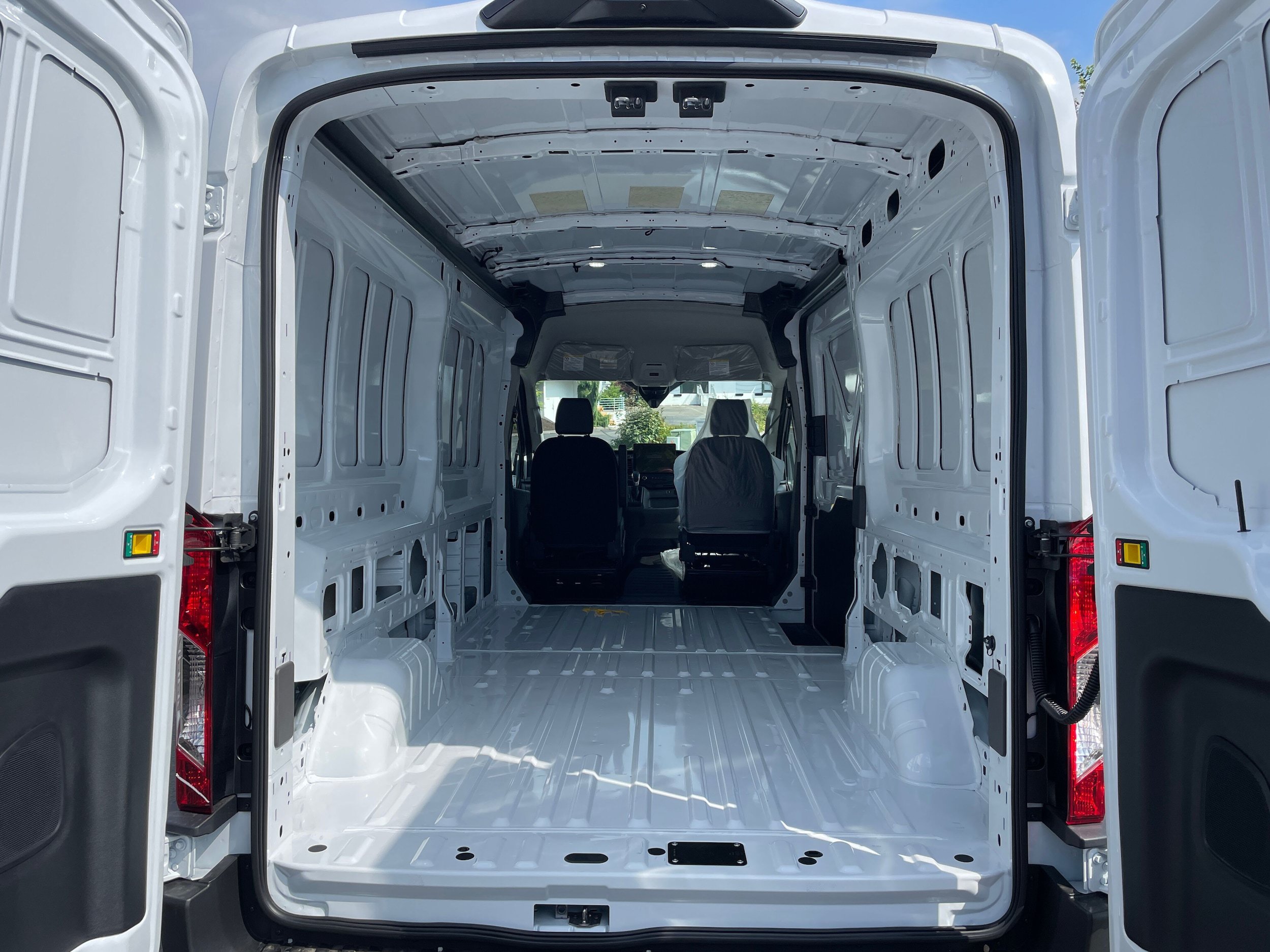 New 2026 Ford Transit 250 148 Medium Roof RWD image 9