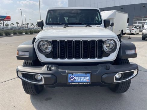 Used 2025 Jeep Gladiator Sport image 6