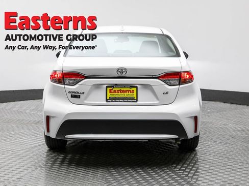 Used 2022 Toyota Corolla LE image 6